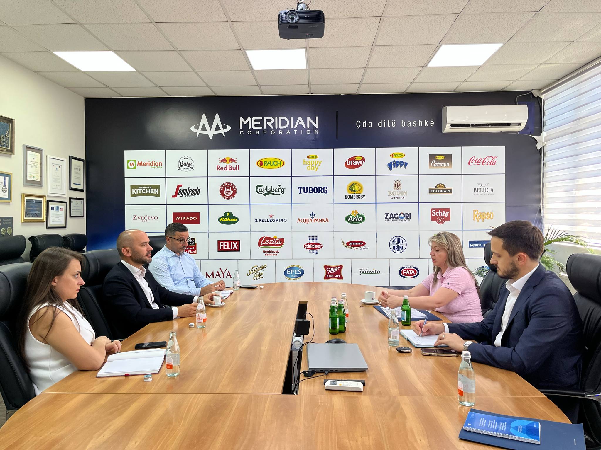 Takim i Autoritetit të Konkurrencës me Meridian Express për tregun me pakicë
